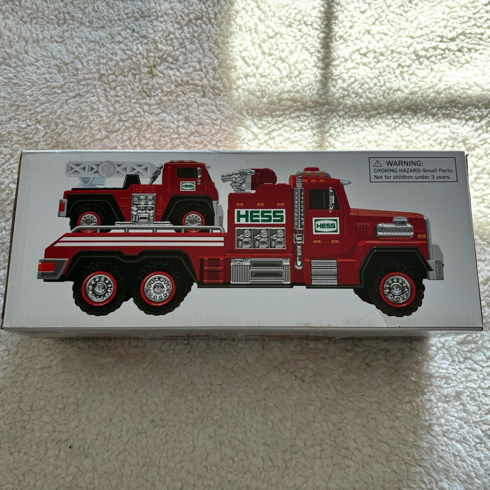 Hess 2015 51st Collectible Toy Fire Truck & Ladder Rescue